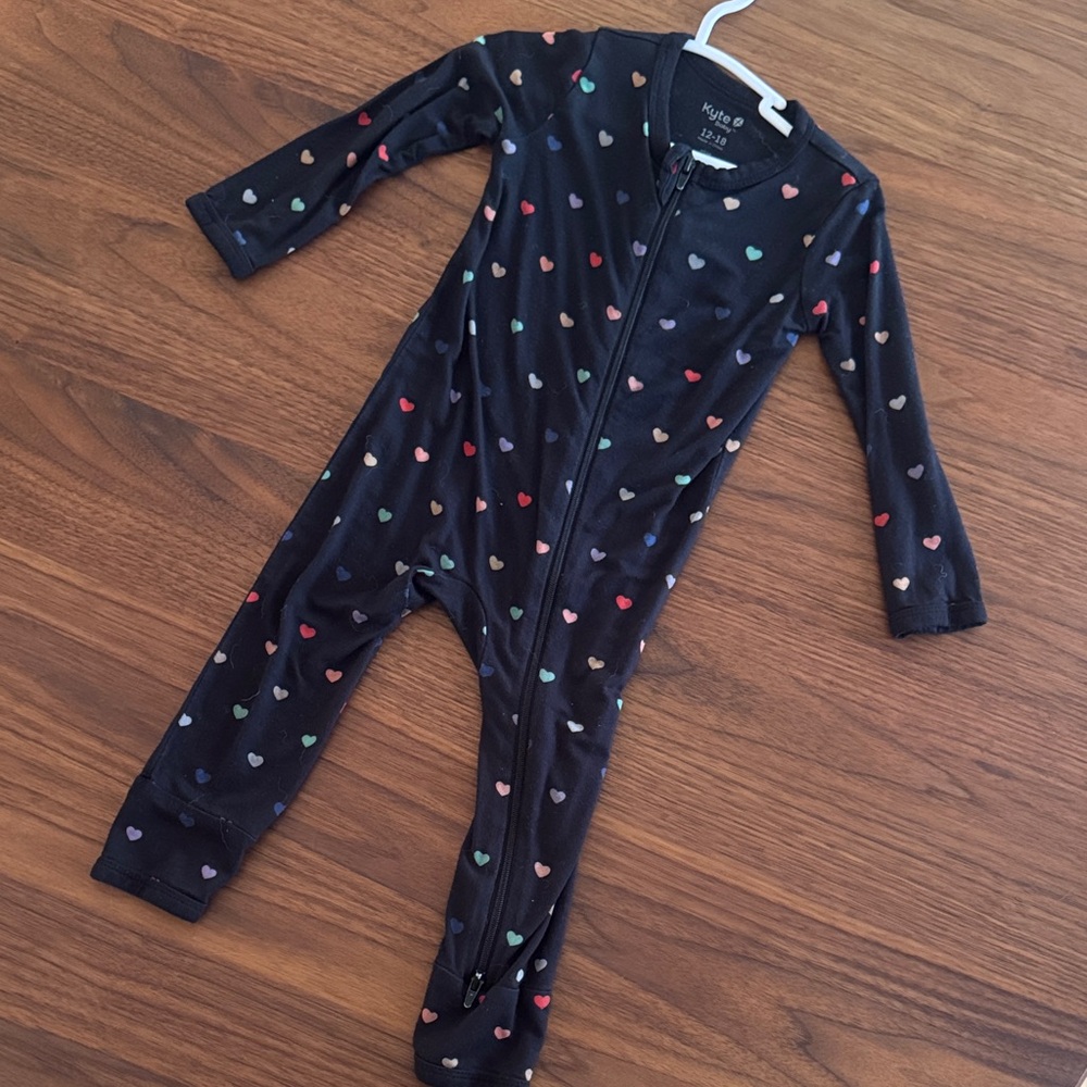 Kyte BABY Black Footie with Multicolor Hearts